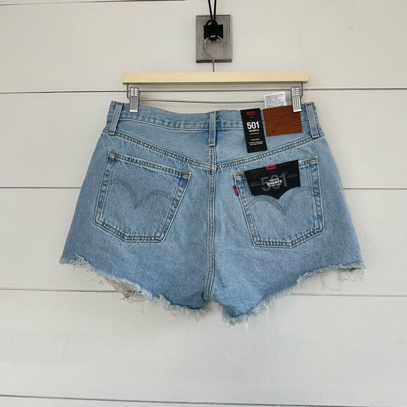 Levi’s Women’s 31 Button Fly Denim Shorts New NWT Premium - Picture 3 of 7